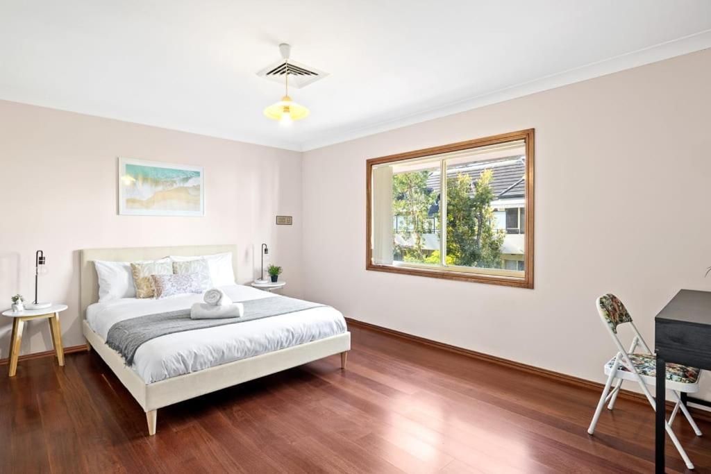 Tranquil Queen Room - Nearby Transport And Stores - Shared Bathroom Pymble Eksteriør billede