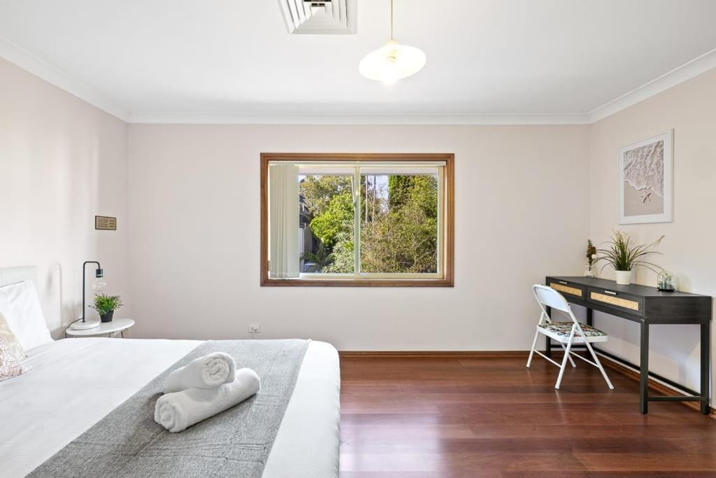 Tranquil Queen Room - Nearby Transport And Stores - Shared Bathroom Pymble Eksteriør billede